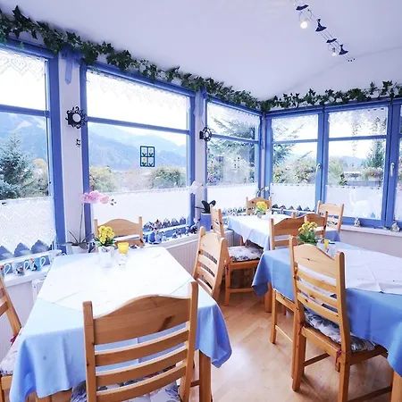 לינה וארוחת בוקר Haus Alpina